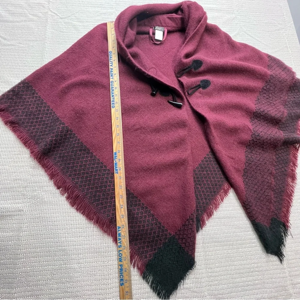 Mix it Women's Burgundy Chunky Knit 2 Claw Button Front Fringe Poncho - One Size - Picture 7 of 7